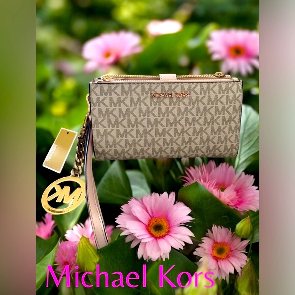 Michael Kors Wristlet. Large Jet Set Blush Multi Huge organization - Picture 3 of 15